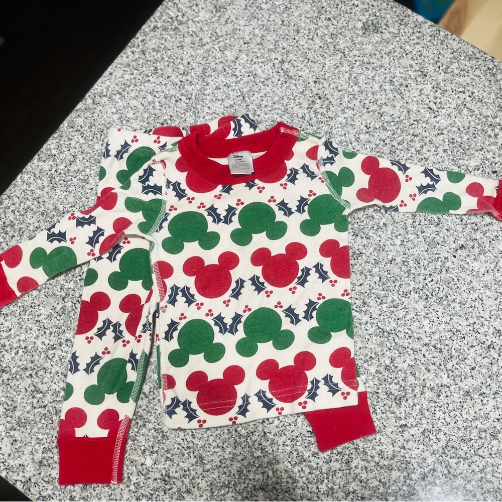Hanna Andersson Disney Mickey Mouse Red/Green 2T 2 Piece Pajamas